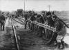 1943 год. Группа партизан разбирает полотно железной дороги